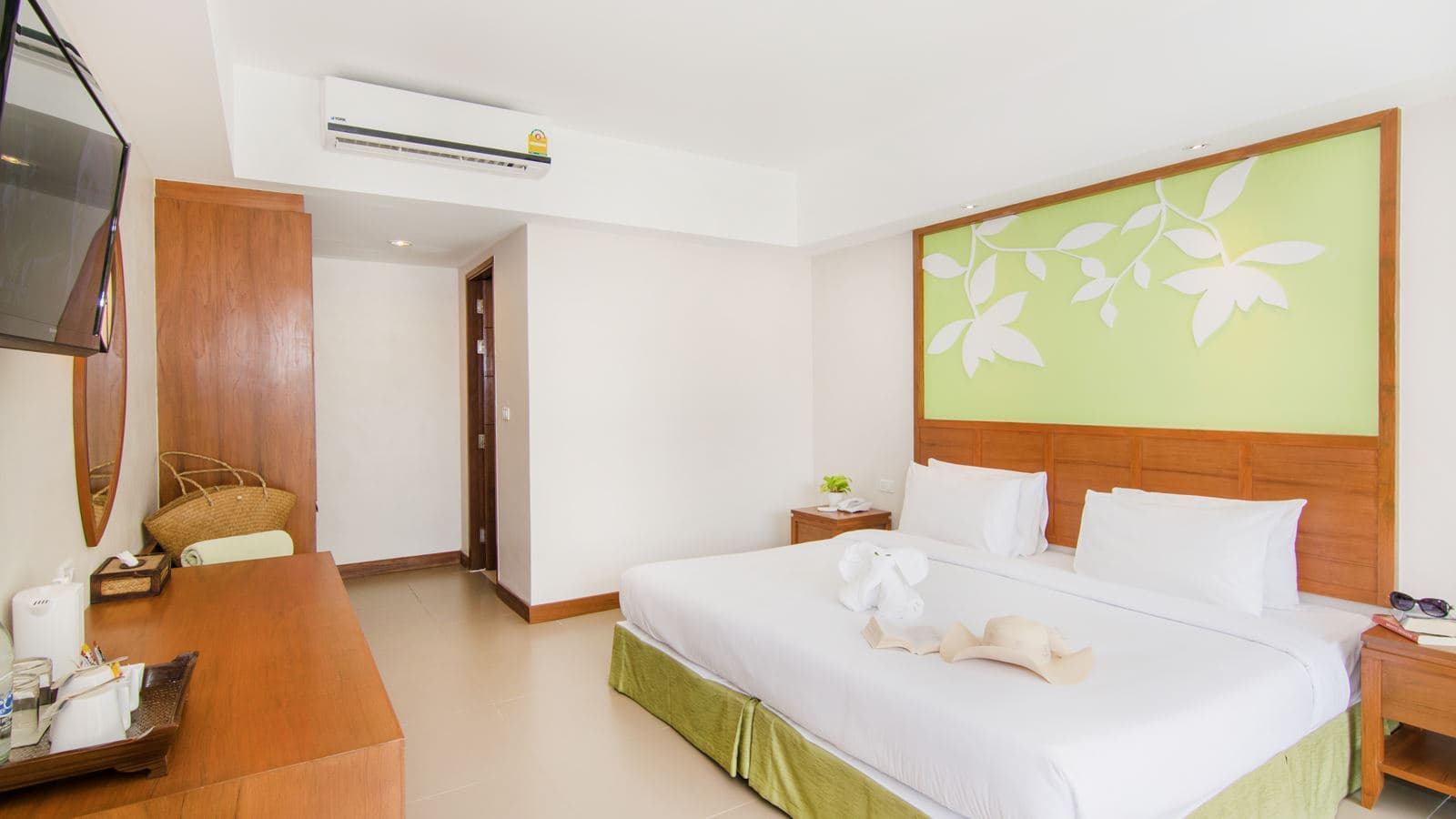rooms-leaf-room