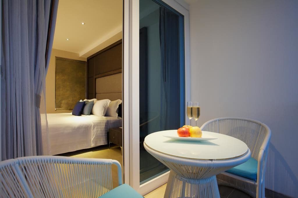rooms-deluxe-room
