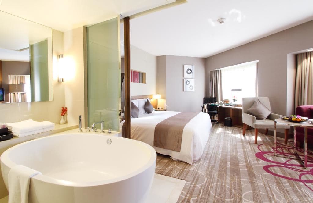 rooms-deluxe-suite