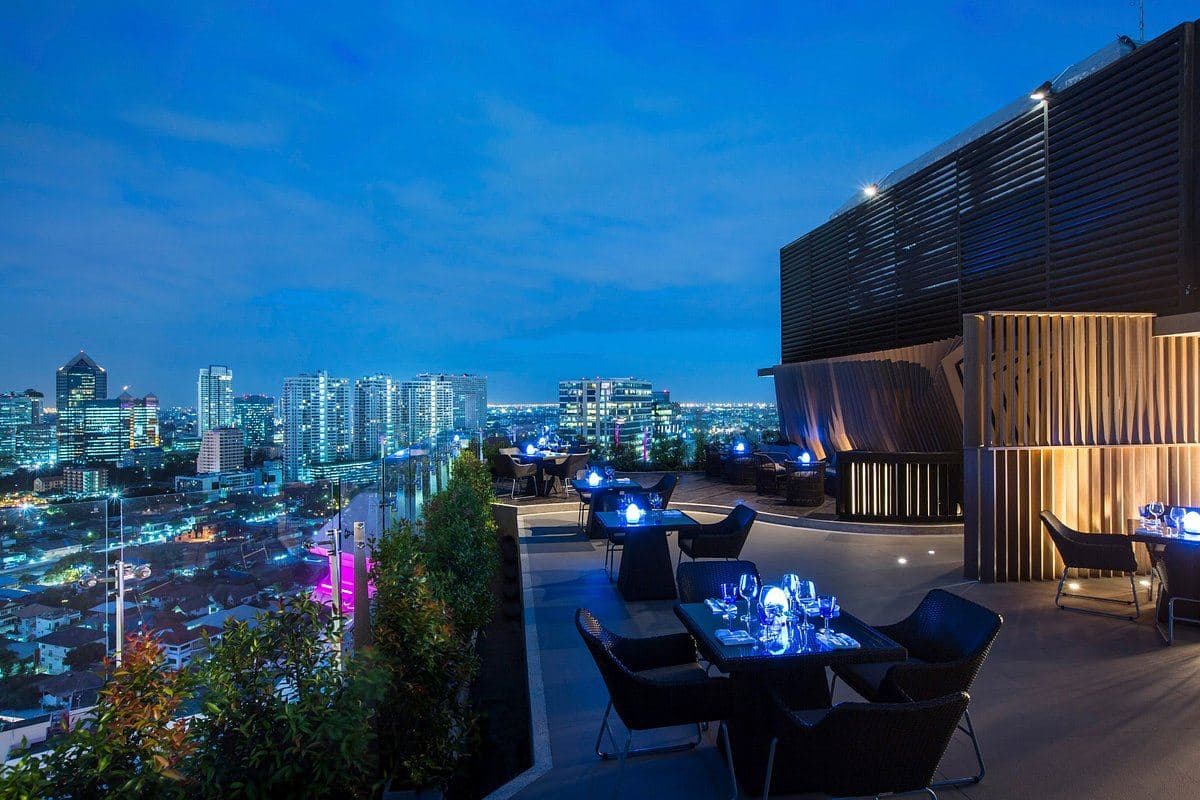 bars-blue-sky-rooftop-bar-and-dining