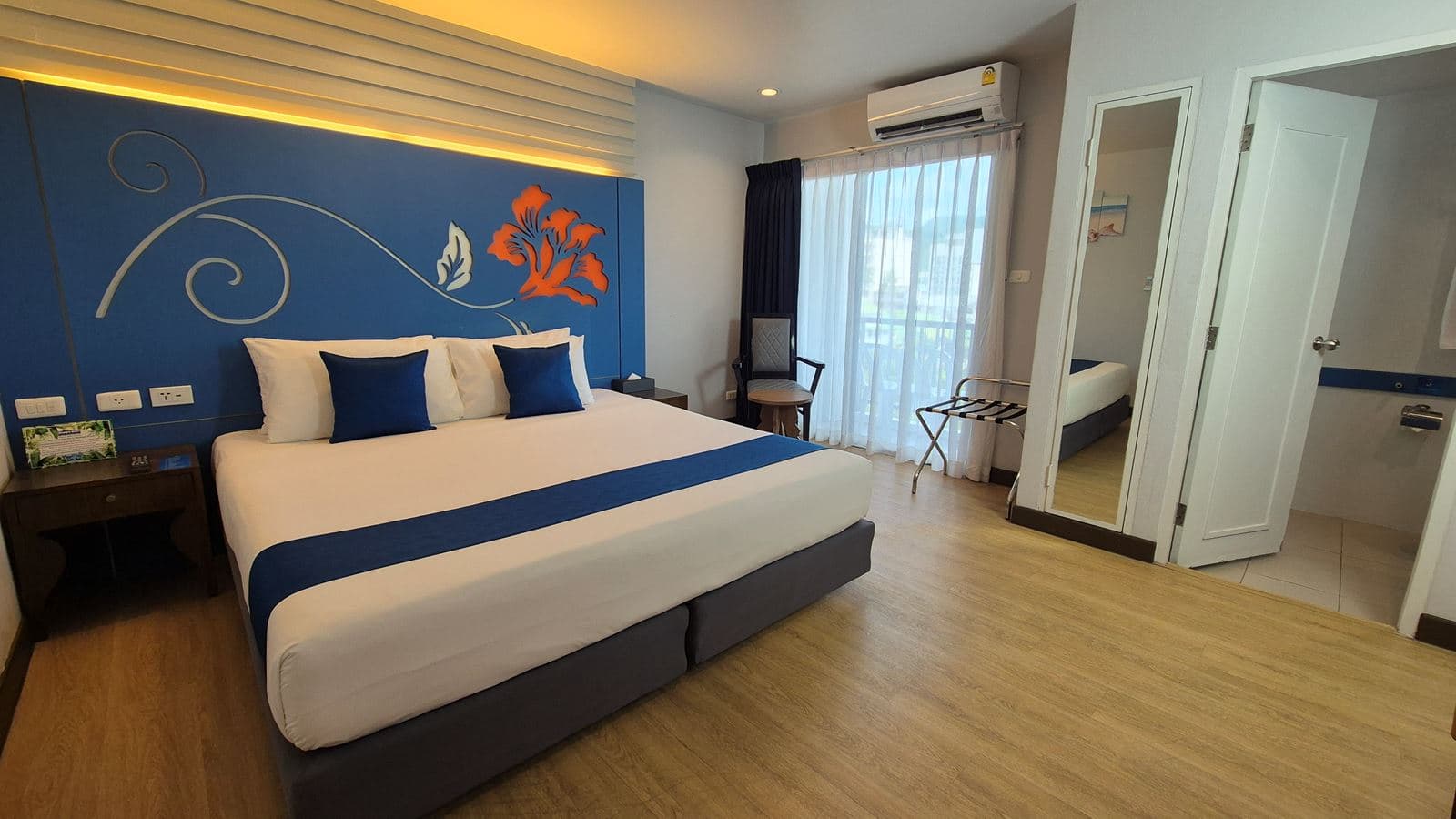 rooms-deluxe-room