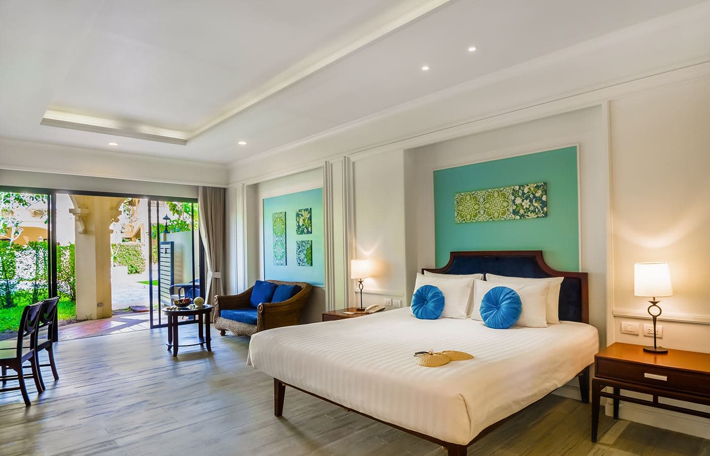 rooms-club-garden