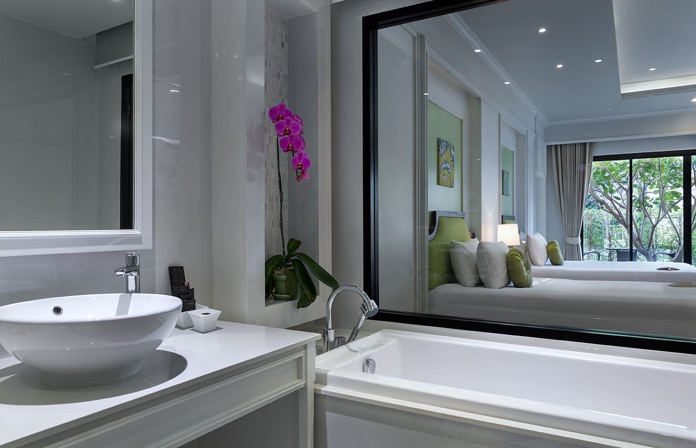 rooms-club-garden