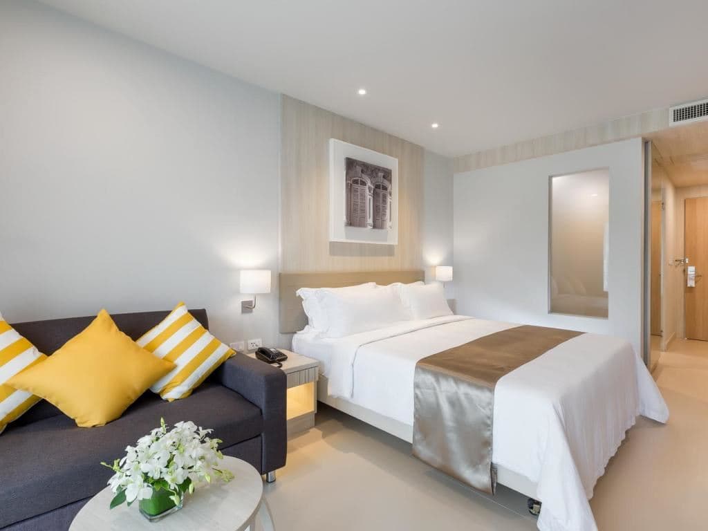 rooms-deluxe-pool-view