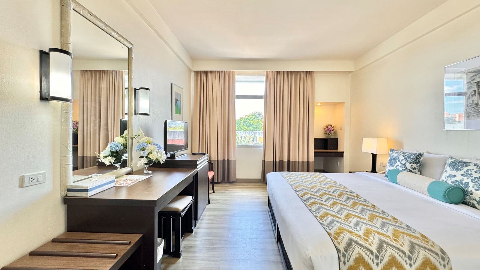 rooms-superior-room