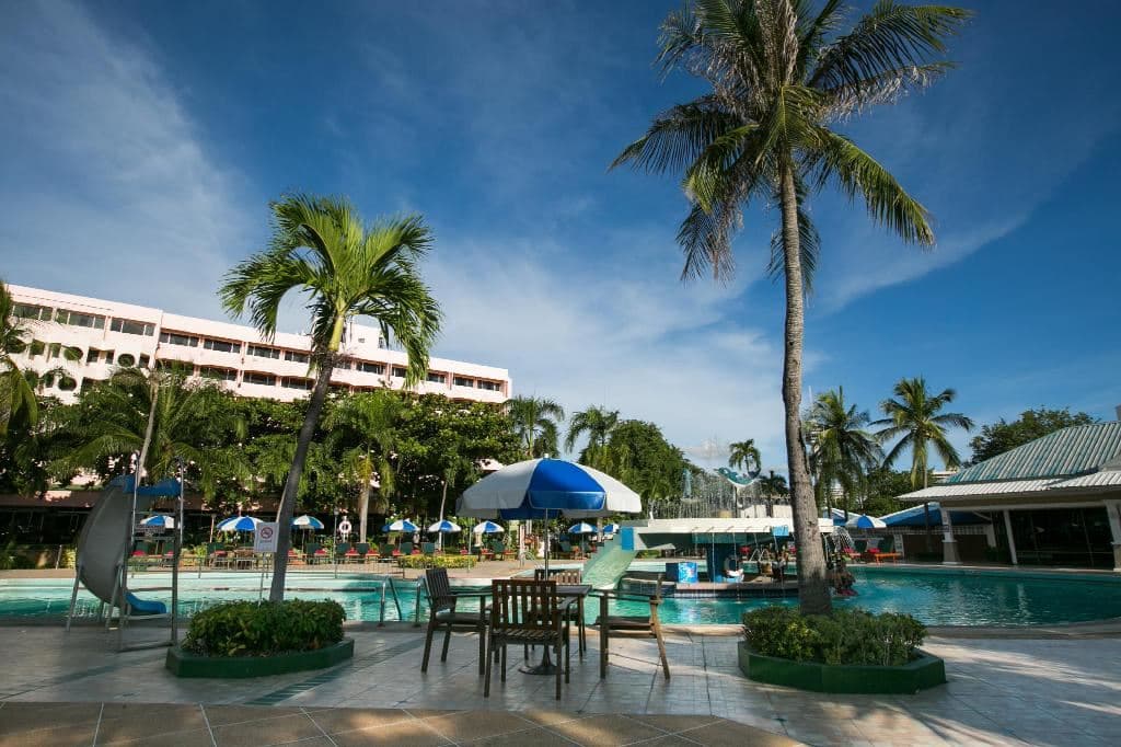 pools-outdoor-pool