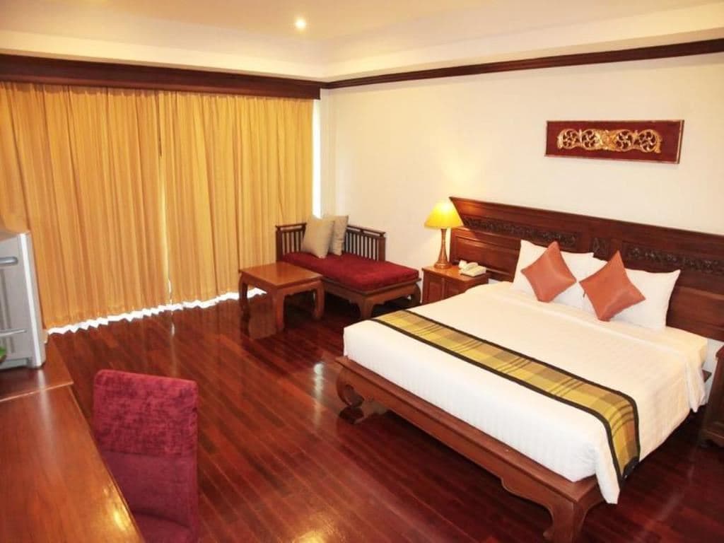 rooms-deluxe-room