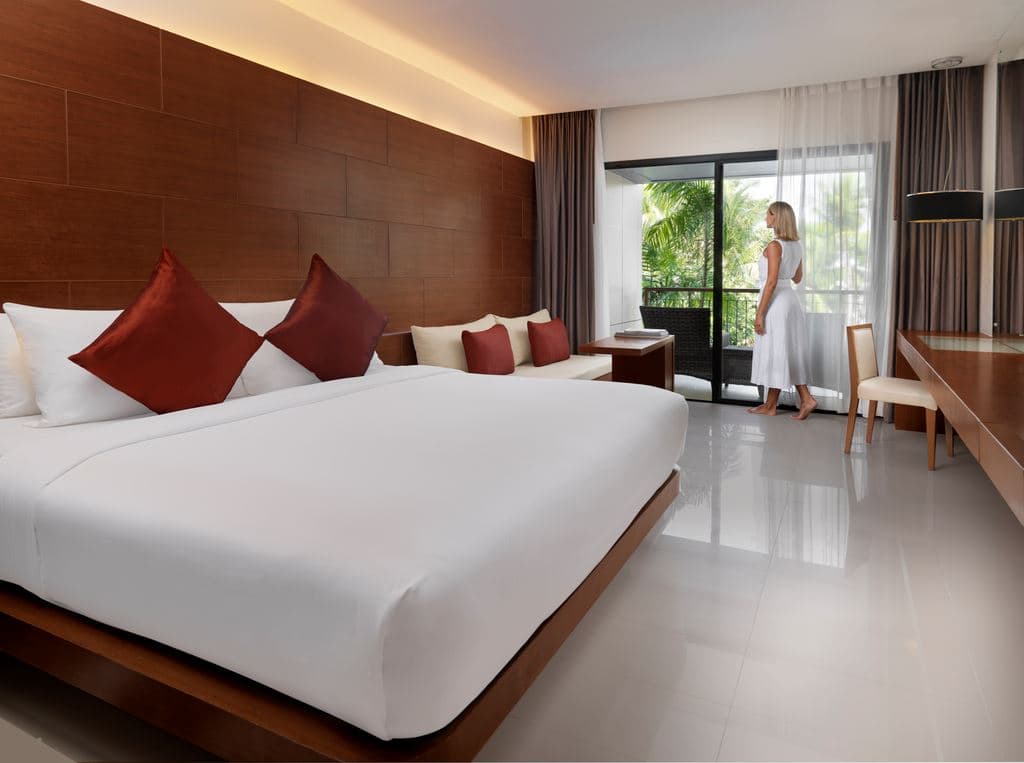 rooms-superior-room-pool-view