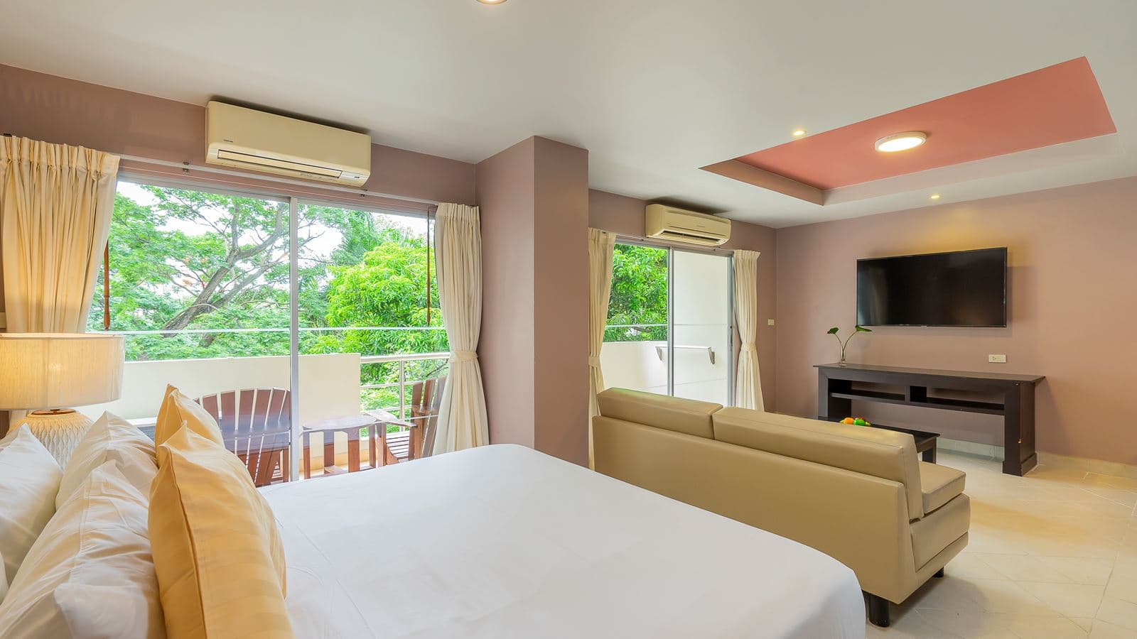 rooms-deluxe-room