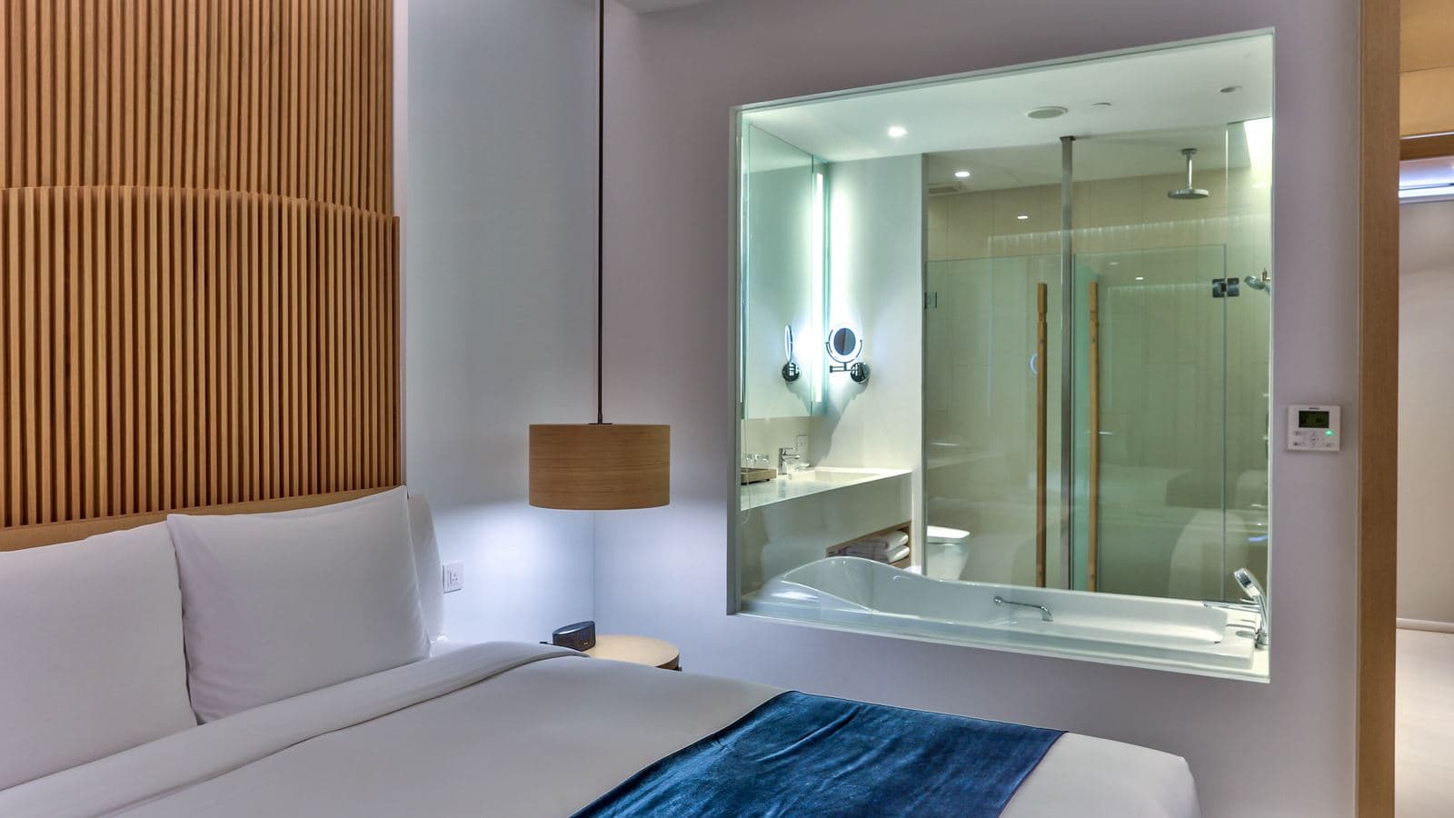 rooms-deluxe-room