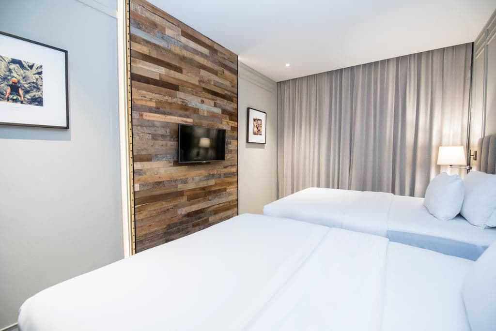 rooms-deluxe-room