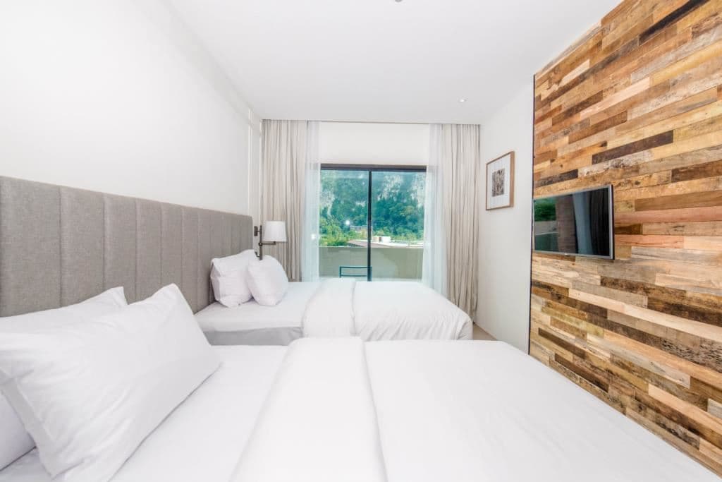 rooms-deluxe-grand-balcony