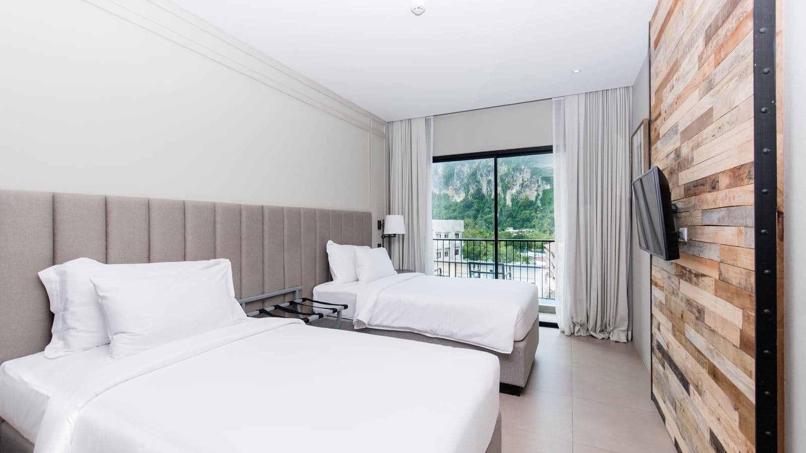 rooms-superior-room