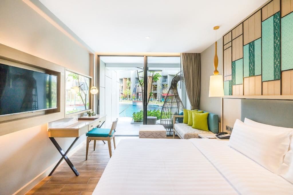 rooms-pool-access-suite