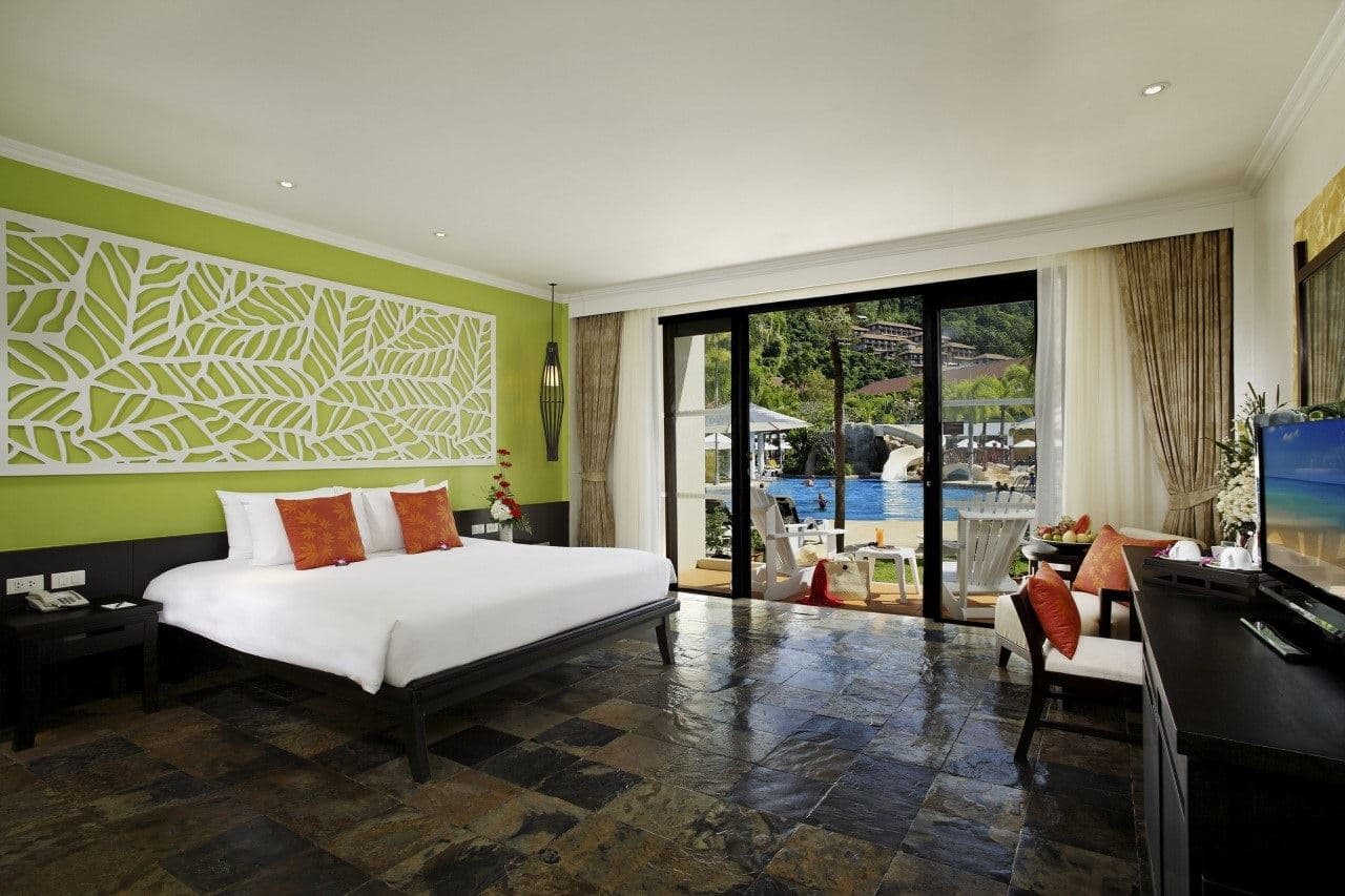 rooms-deluxe-pool-view