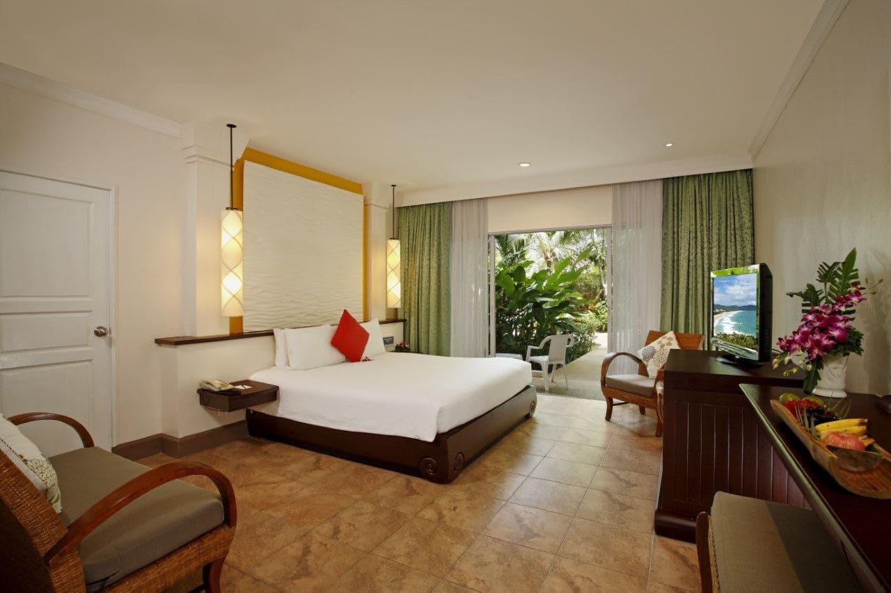 rooms-premium-deluxe-pool-view