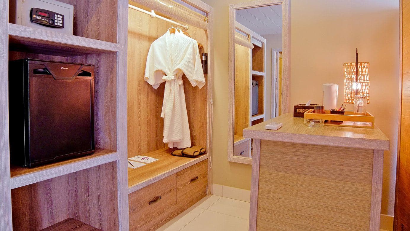 rooms-deluxe-room