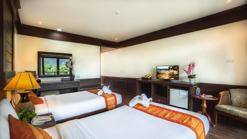 rooms-grand-deluxe-pool-view