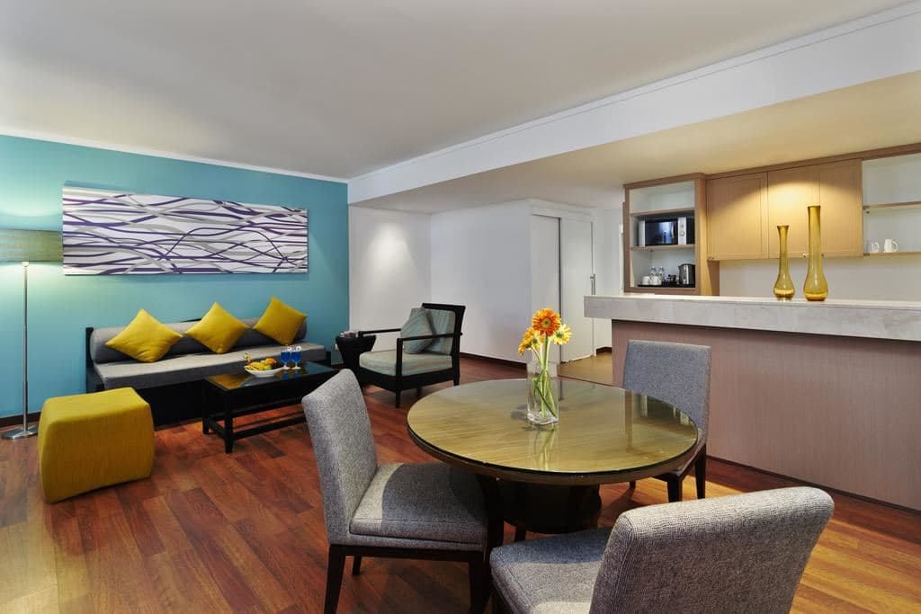 rooms-two-bedroom-suite-with-terrace-pool-view