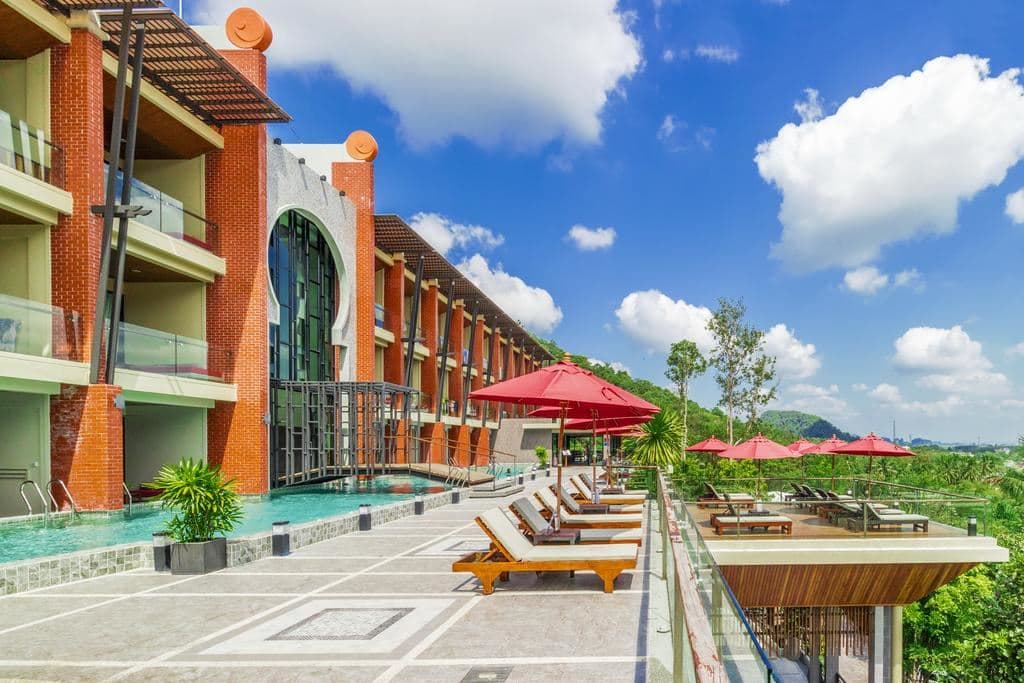 rooms-premium-pool-access