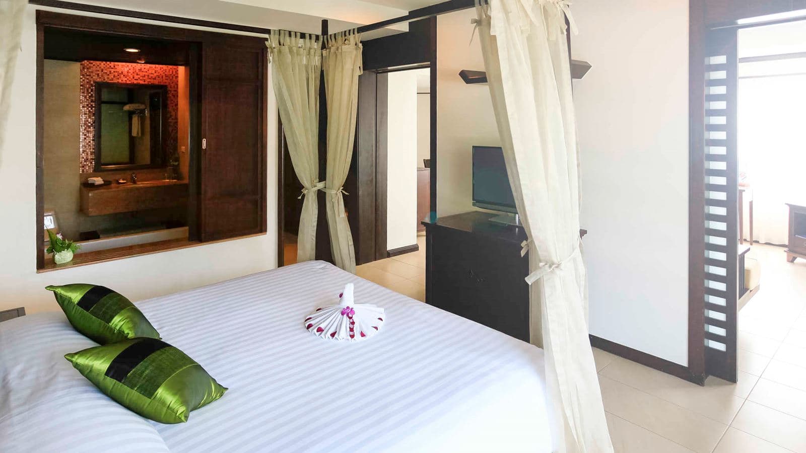 rooms-superior-main-room