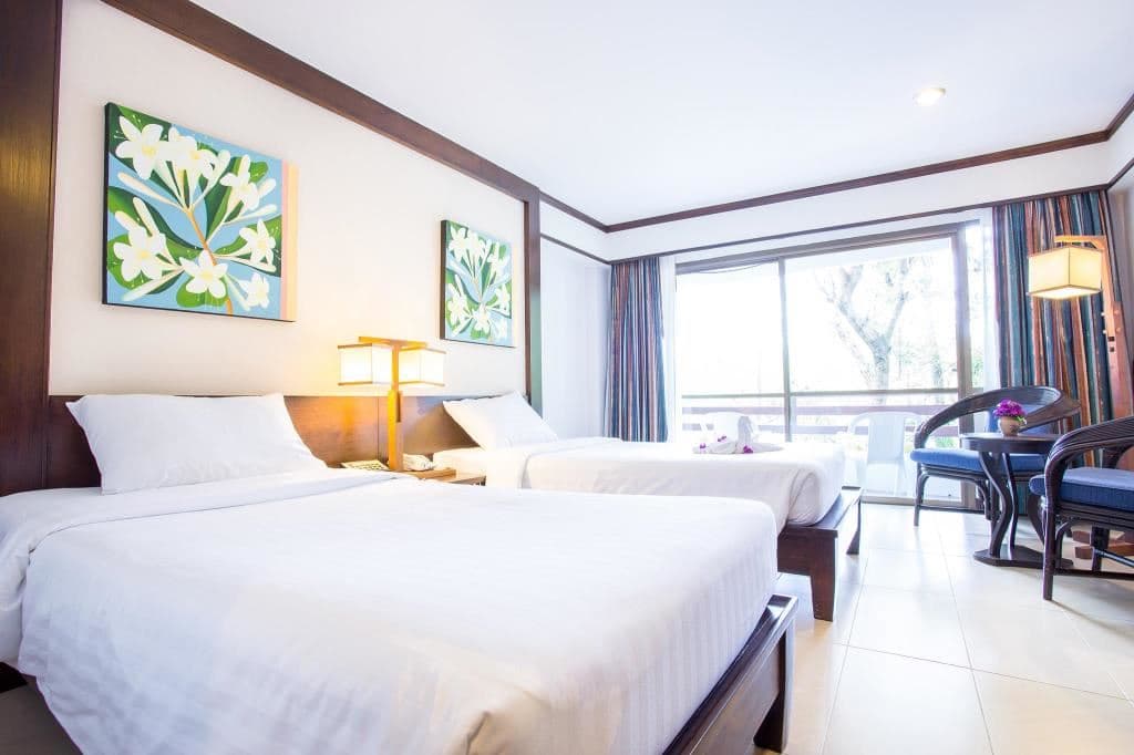 rooms-superior-main-room