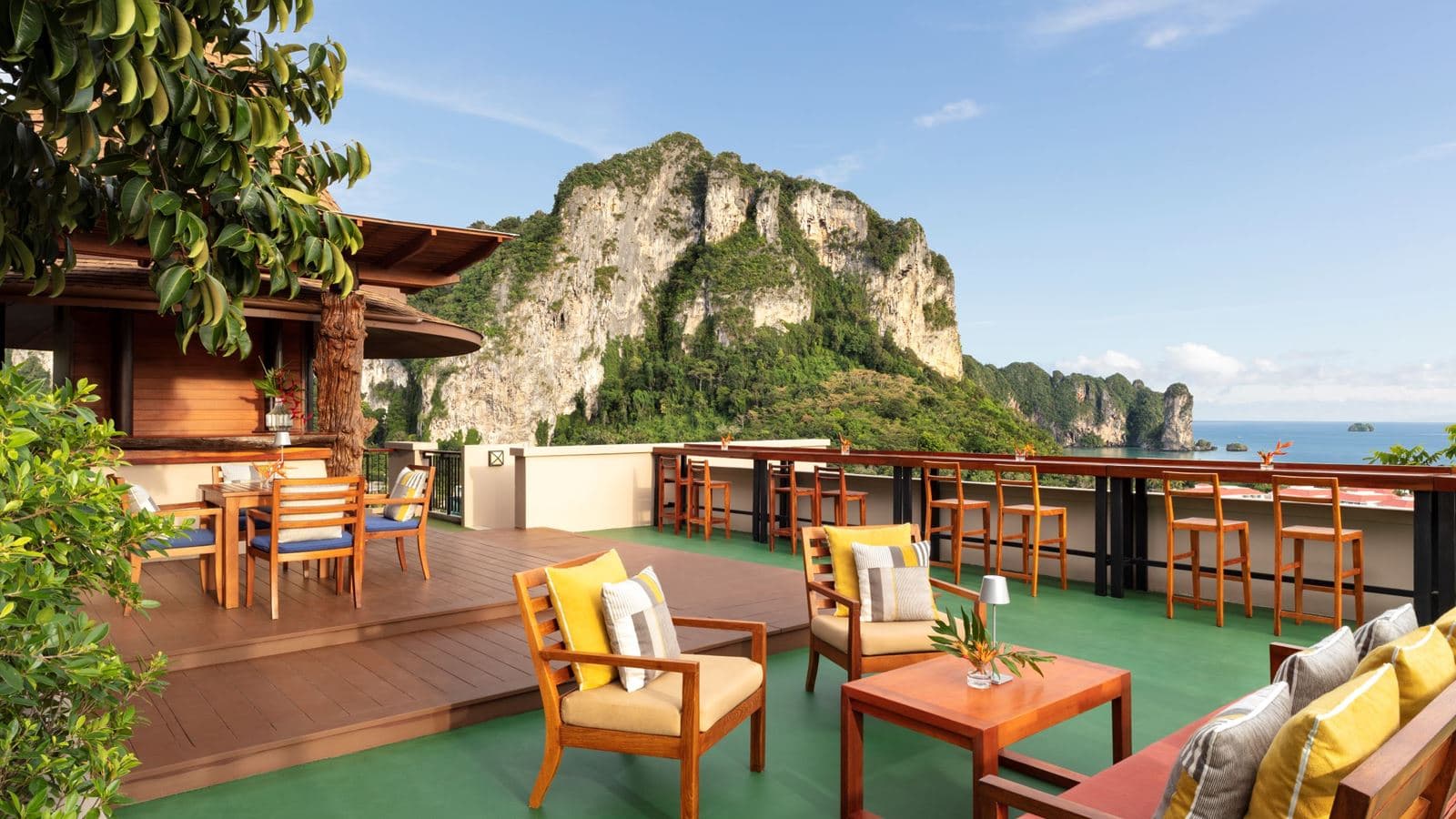 bars-the-peak-rooftop-bar