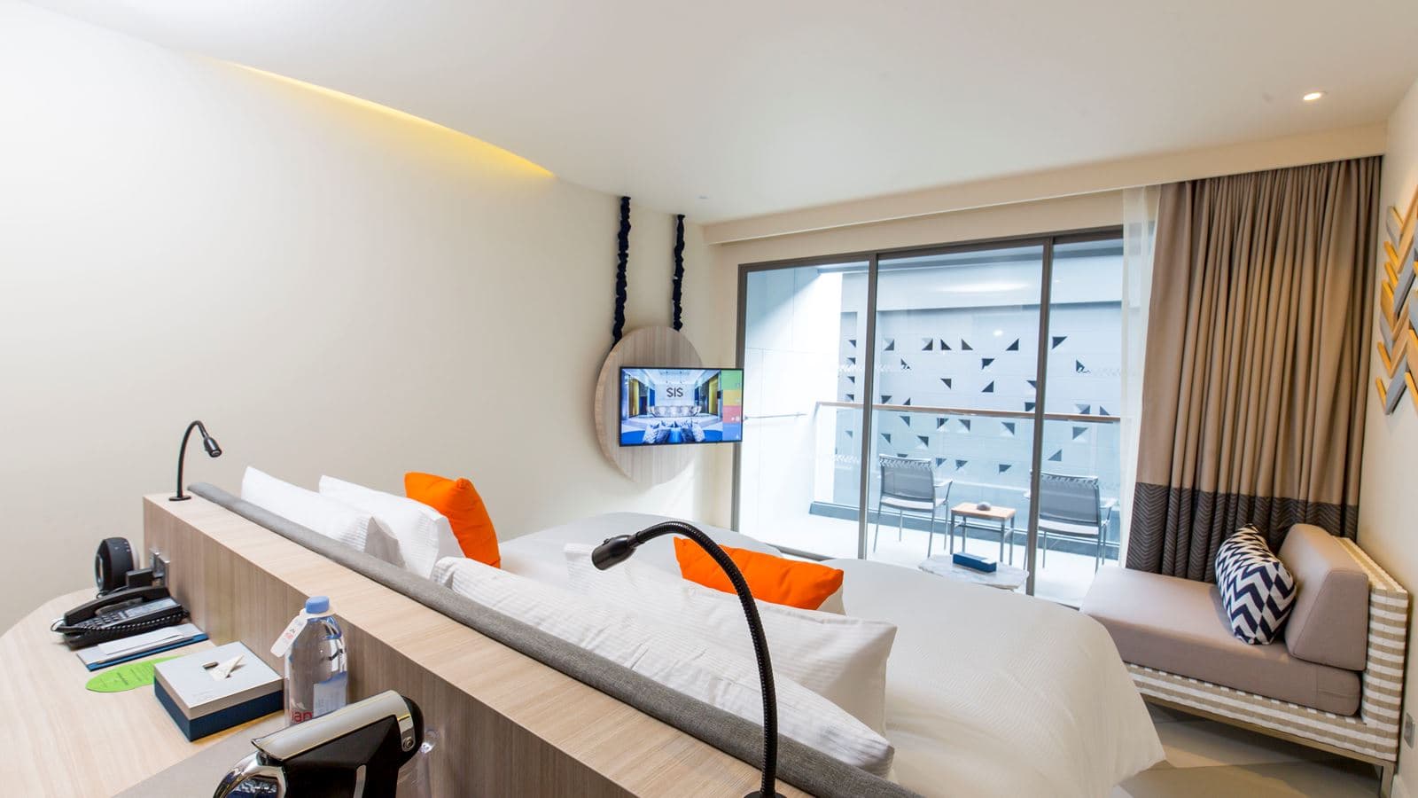 rooms-deluxe-balcony--sis-on-the-hill