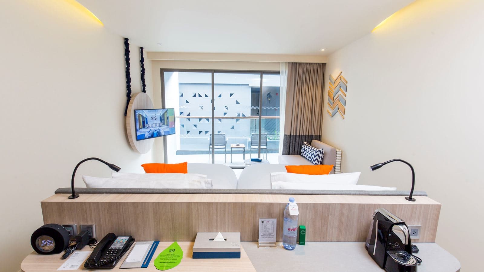 rooms-deluxe-balcony--sis-on-the-hill