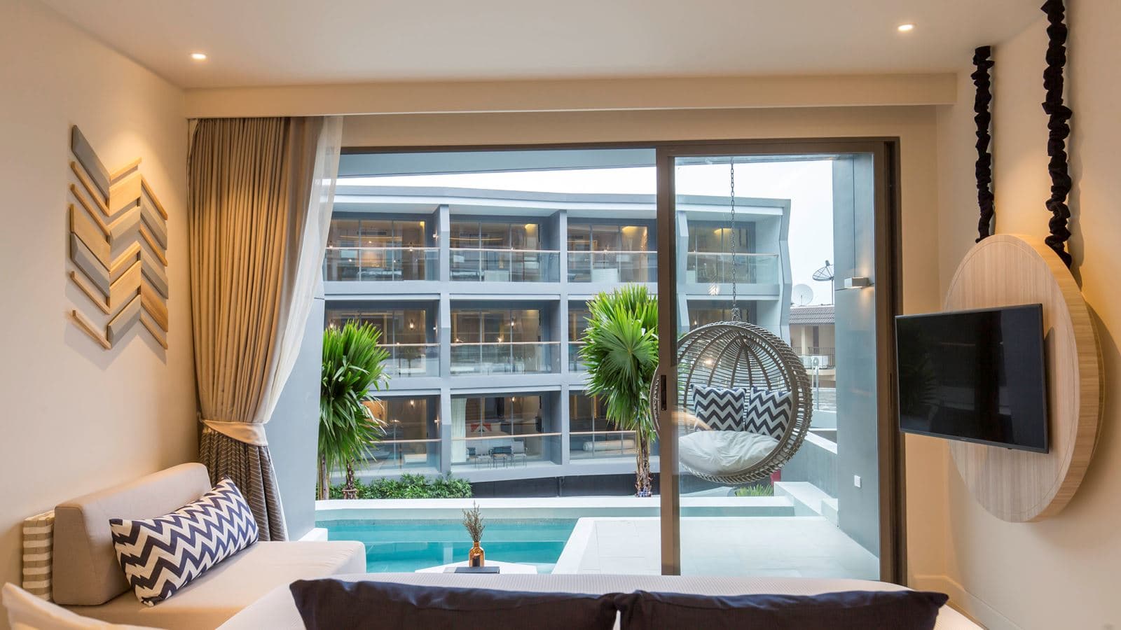 rooms-deluxe-jaccuzi--sis-jacuzzi-pool