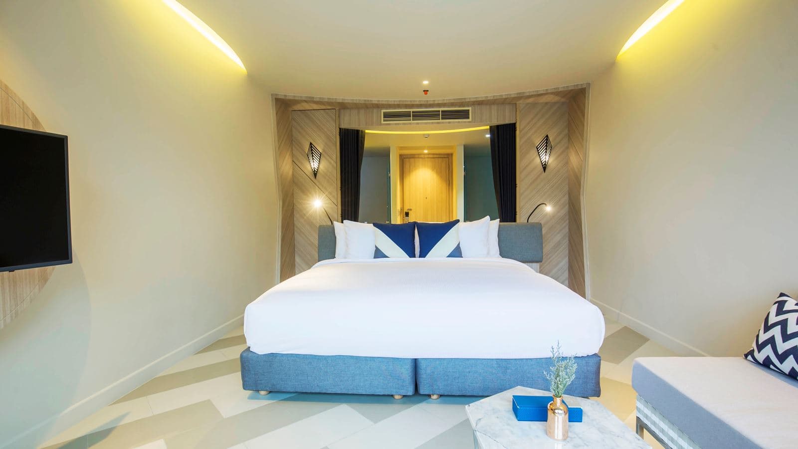 rooms-deluxe-sea-view--sis-over-the-sea