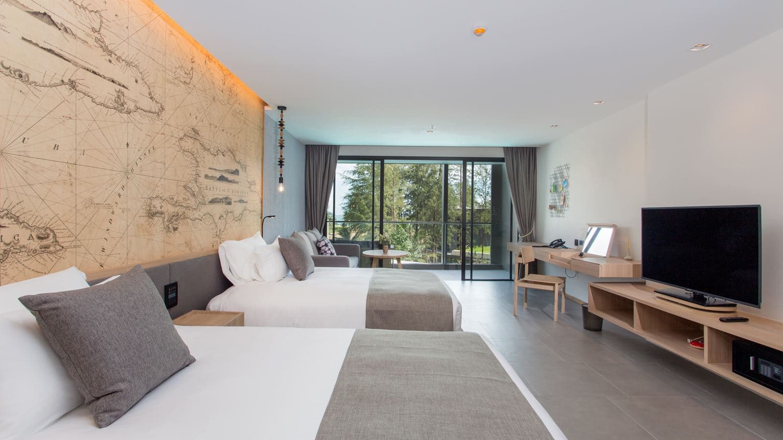 rooms-deluxe-poolside