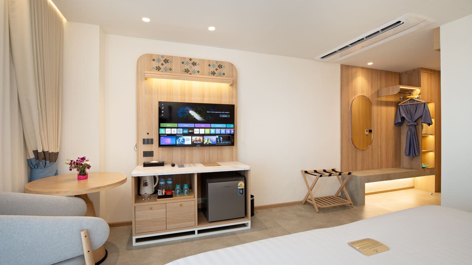 rooms-deluxe-city-view-room