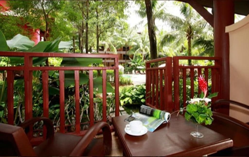 rooms-superior-pool-view