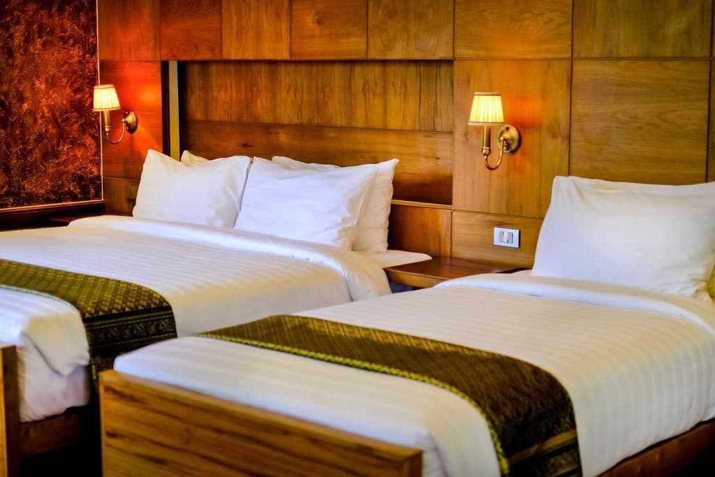 rooms-deluxe-family-room