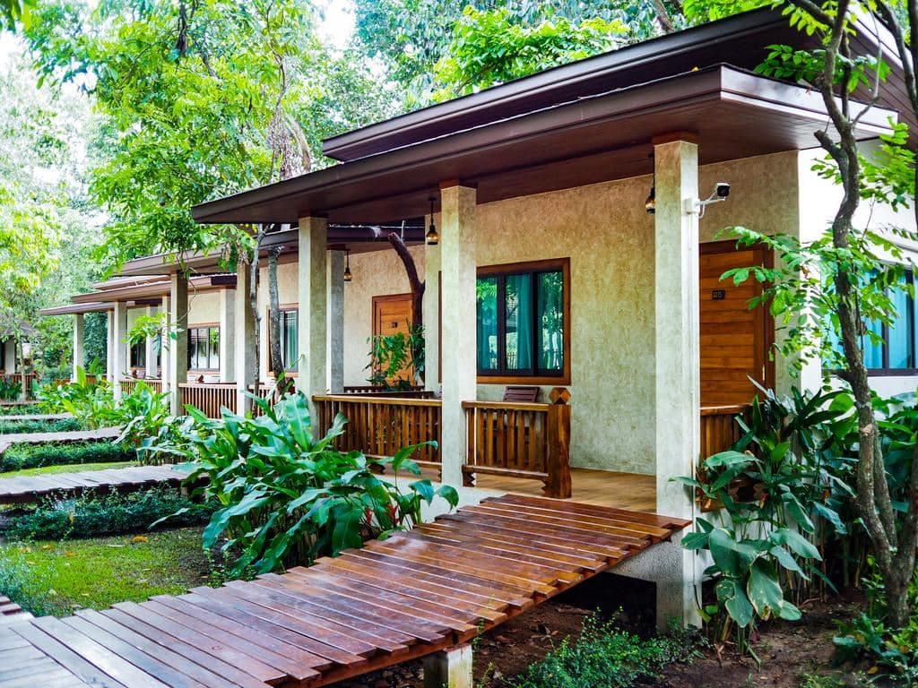 rooms-deluxe-family-room