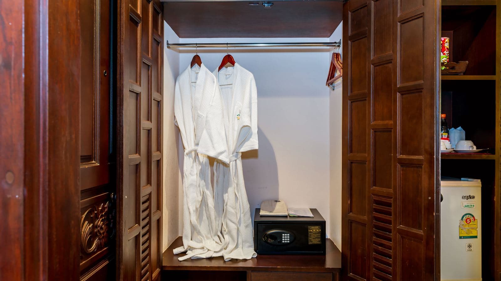 rooms-deluxe-room