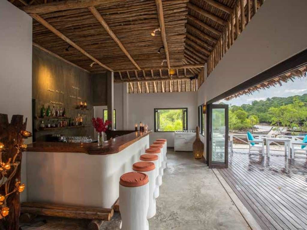 bars-the-beach-bar