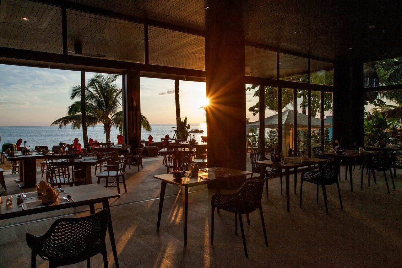 restaurants-sassis-beach-club