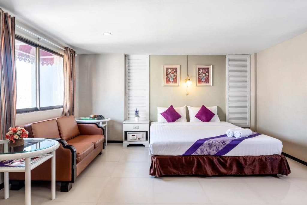 rooms-deluxe-room
