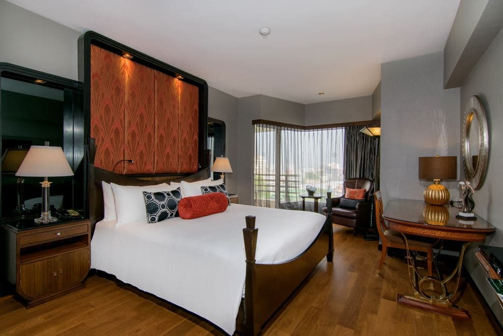 rooms-deluxe-suite