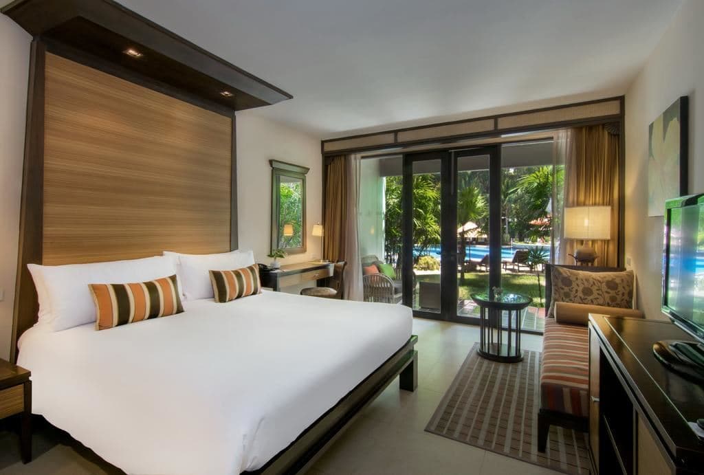rooms-tropical-deluxe-pool-view