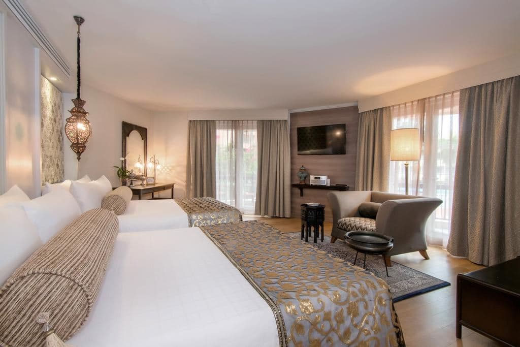 rooms-deluxe-suite