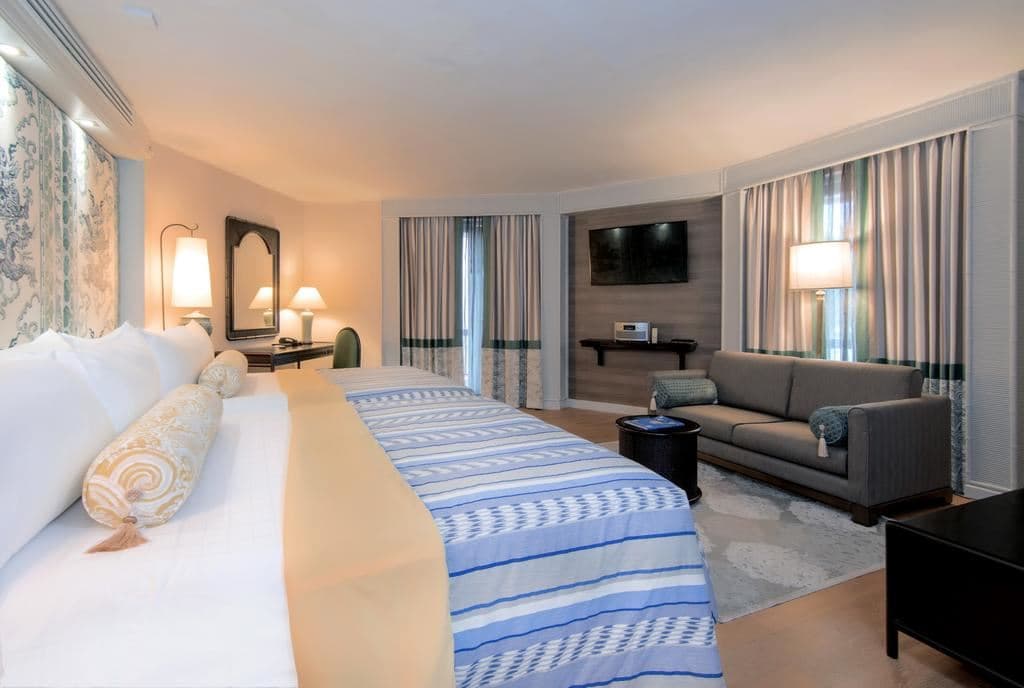 rooms-deluxe-suite