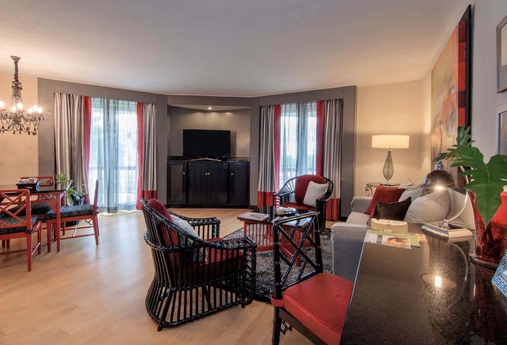 rooms-deluxe-suite