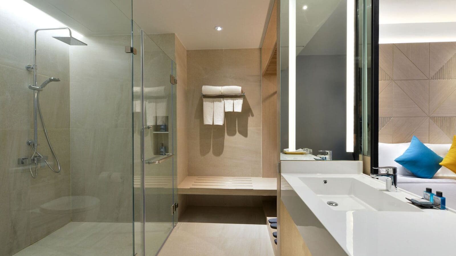 rooms-deluxe-room