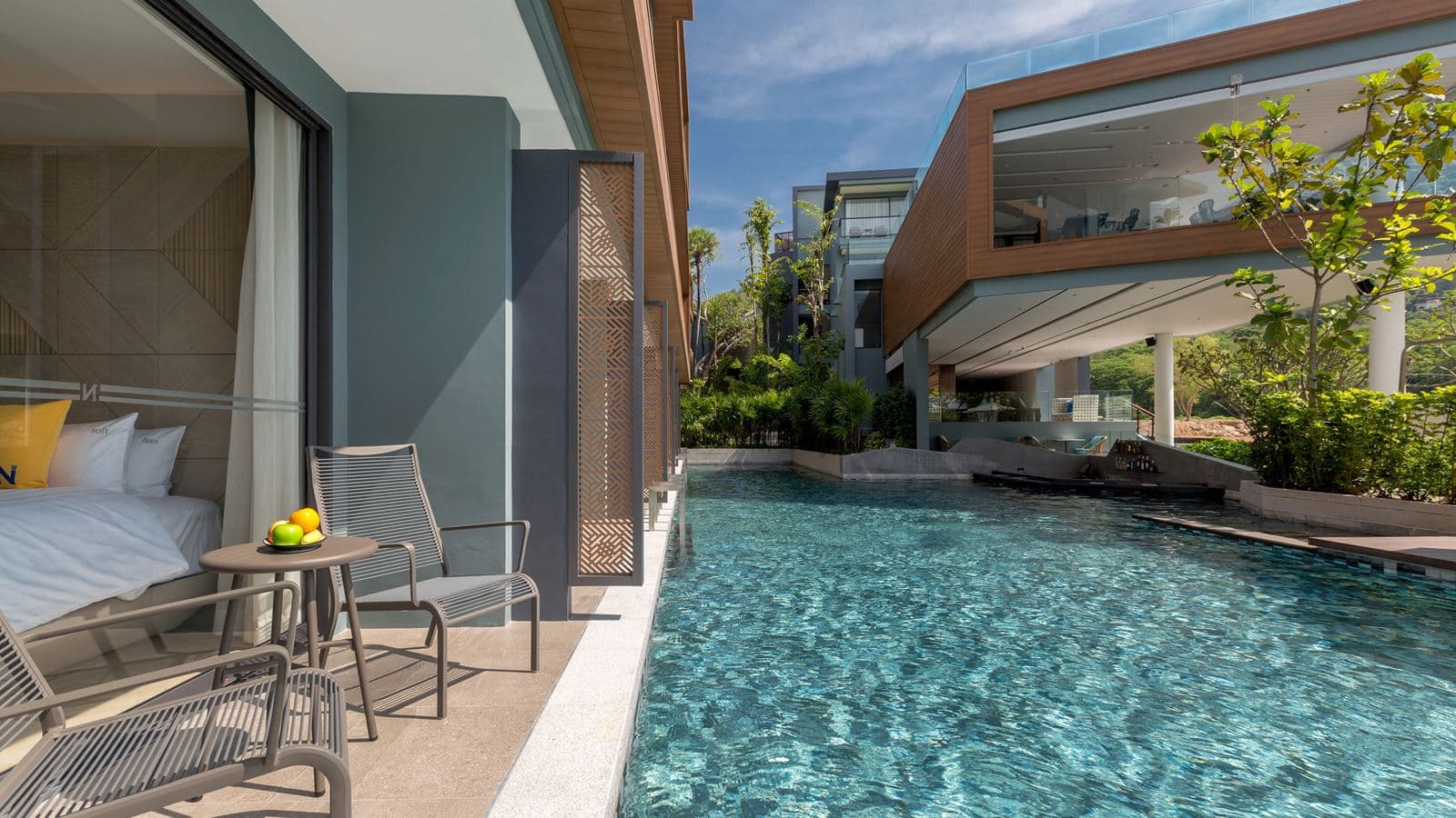 rooms-deluxe-pool-access