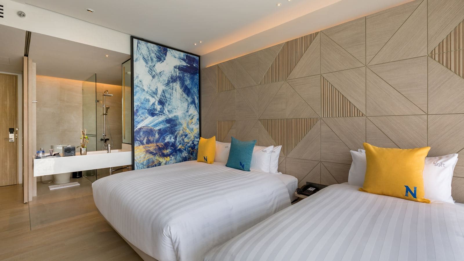 rooms-deluxe-pool-access