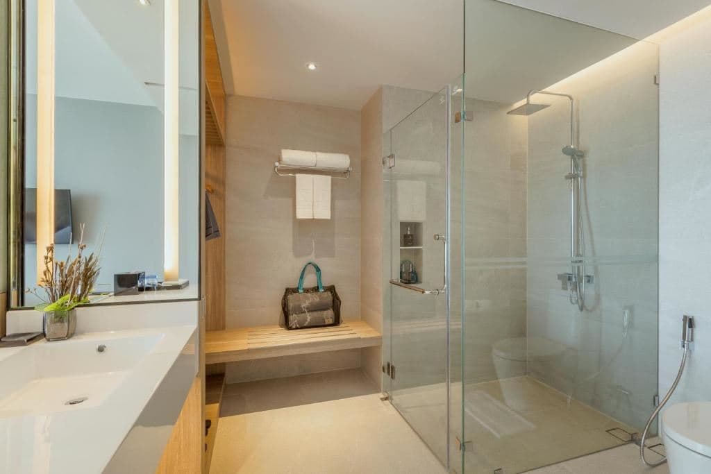 rooms-deluxe-pool-view