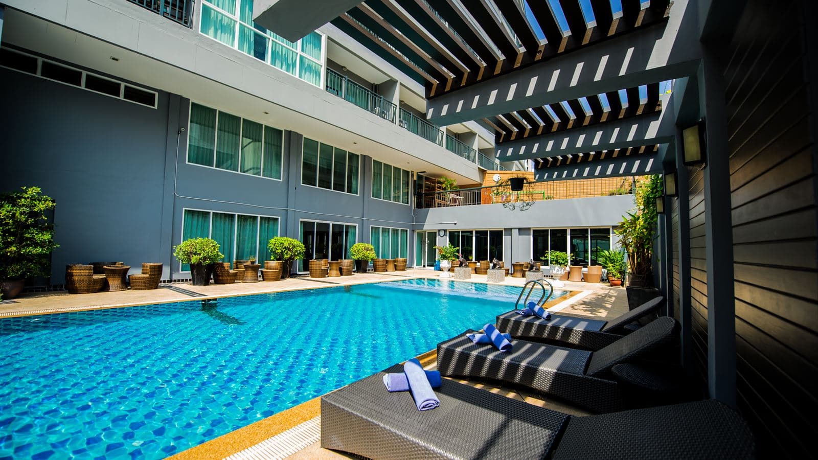 pools-outdoor-pool